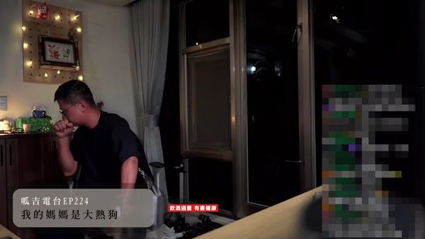 ▲▼呱吉譴責「四叉貓肉搜行為」青鳥嗆看清了　他暴怒砸耳機、麥克風。（圖／翻攝呱吉YouTube）
