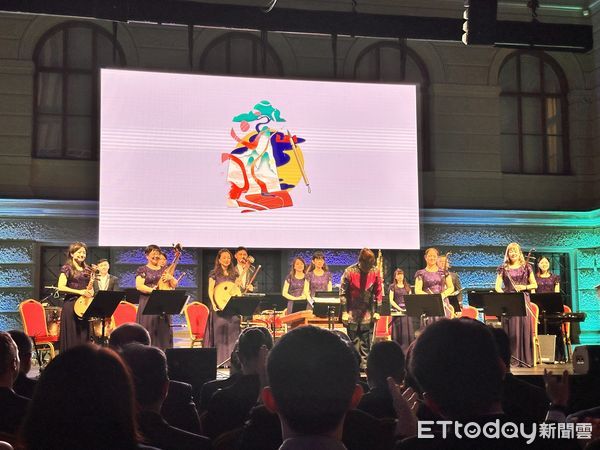 ▲▼國立故宮博物院人氣國寶〈翠玉白菜〉首度登上歐洲，同時還有上百件珍貴文物到「捷克國家博物館」展出。（圖／記者林育綾攝）