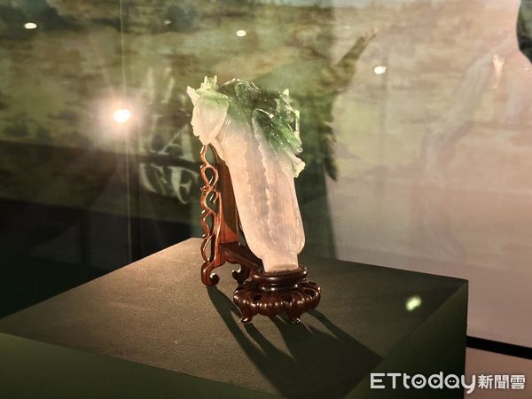 ▲▼國立故宮博物院人氣國寶〈翠玉白菜〉首度登上歐洲，同時還有上百件珍貴文物到「捷克國家博物館」展出。（圖／記者林育綾攝）