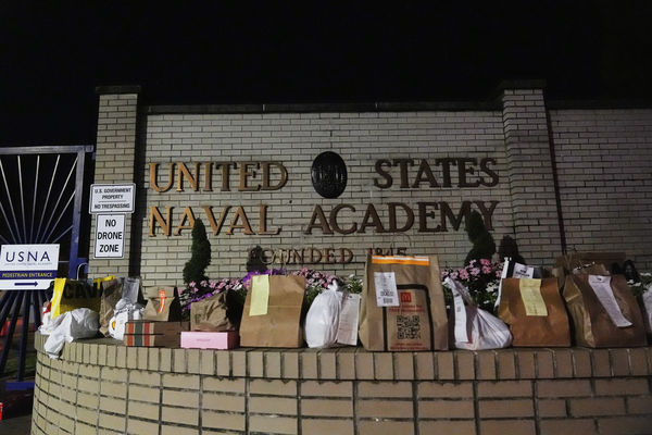 ▲▼        美國海軍學院（US Naval Academy）馬里蘭州安納波利斯（Annapolis）分校驚傳槍擊案，一名遭退學的前學員持槍闖入校園開火，校方立即啟動全面封鎖程序 。（圖／達志影像／美聯社）