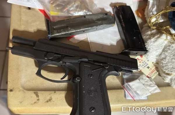 ▲▼警方上門查槍，發現陳男精神不穩動手打家人，配合警方自願到醫院就診。(圖／記者邱中岳翻攝）
