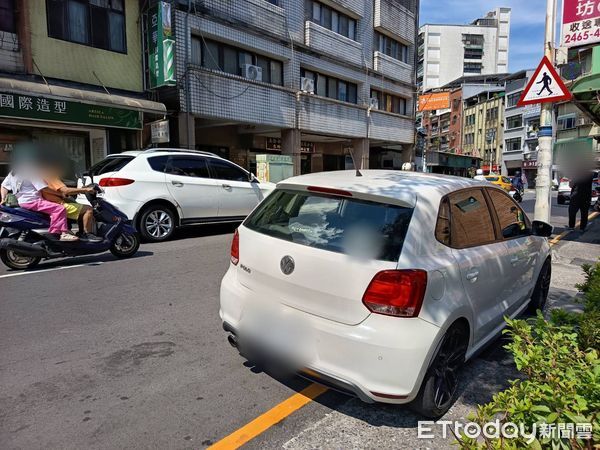 ▲基隆男欠繳逾10萬罰單 車停執行分署前遭當場查扣。（圖／記者郭世賢翻攝）
