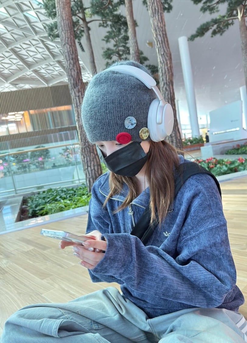 ▲耳罩耳機      。（圖／翻攝自IG、官網）