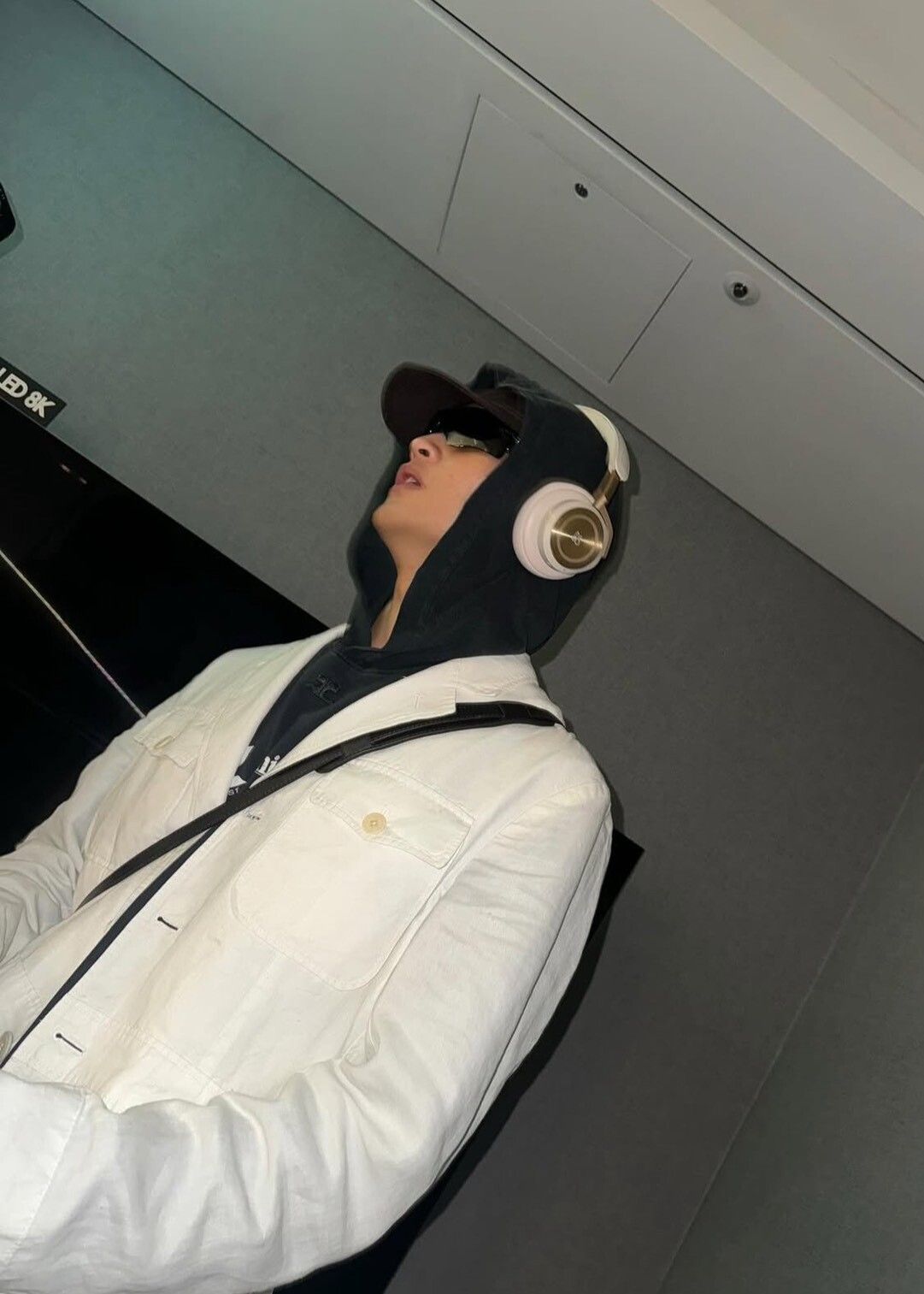 ▲耳罩耳機      。（圖／翻攝自IG、官網）