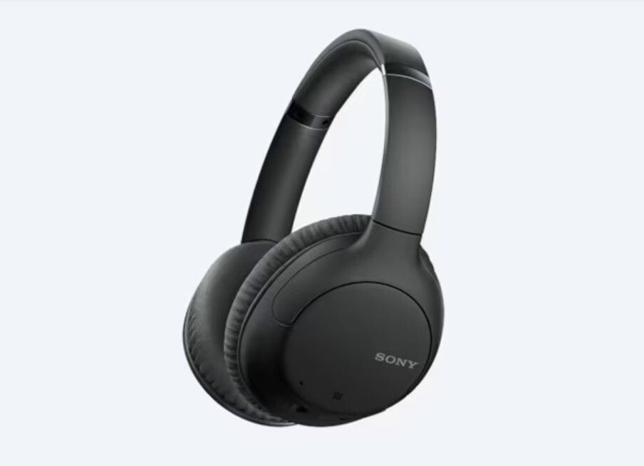 ▲耳罩耳機      。（圖／翻攝自IG、官網）