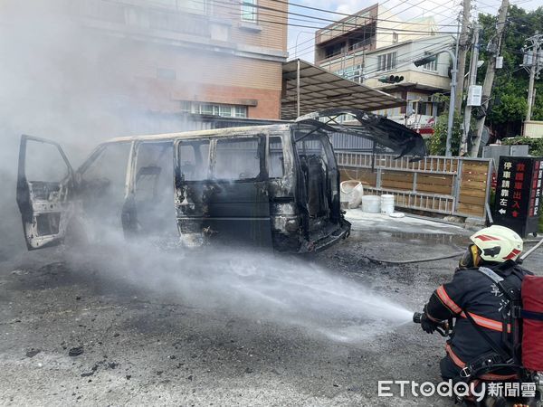 ▲彰化縣秀水鄉今日上午發生一起火燒車事件            。（圖／記者唐詠絮翻攝）