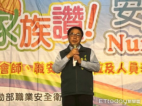 ▲台南市政府勞工局舉辦2025安衛家族大會師，黃偉哲市長親自授旗給41個安衛家族。（記者林東良翻攝，下同）