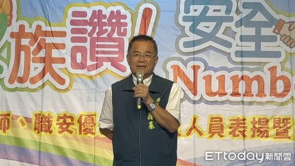 ▲台南市政府勞工局舉辦2025安衛家族大會師，黃偉哲市長親自授旗給41個安衛家族。（記者林東良翻攝，下同）