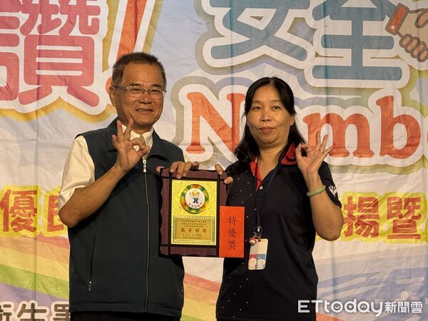 ▲台南市政府勞工局舉辦2025安衛家族大會師，黃偉哲市長親自授旗給41個安衛家族。（記者林東良翻攝，下同）