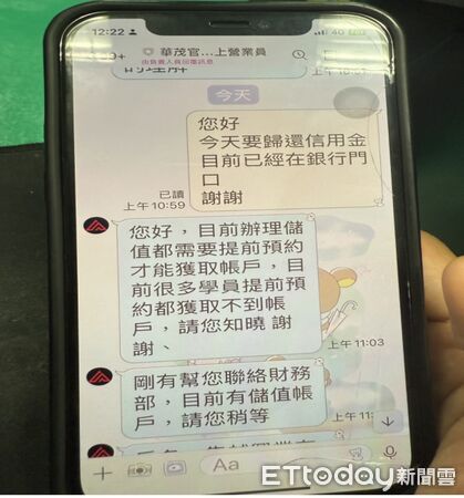 ▲里港警分局員警勸止曾女被騙。（圖／記者陳崑福攝）