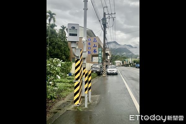 ▲▼南投縣鹿谷鄉縣道151線10.07K測速照相桿。（圖／記者高堂堯翻攝）