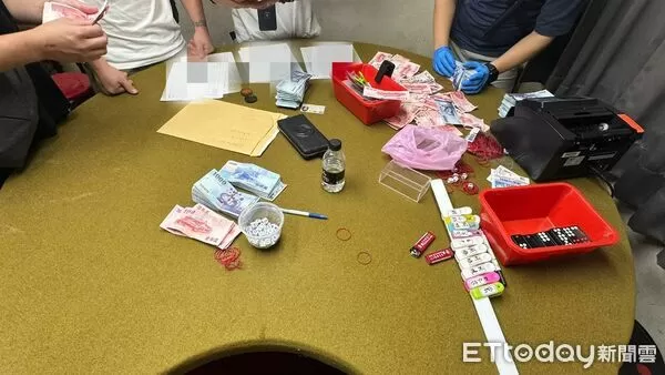 ▲洪女經營天九賭場，警方連破3道鐵門查緝。（圖／記者陸運陞翻攝）