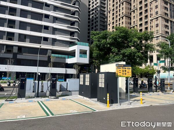 ▲▼電動汽車充電專用停車位。（圖／交通部提供）
