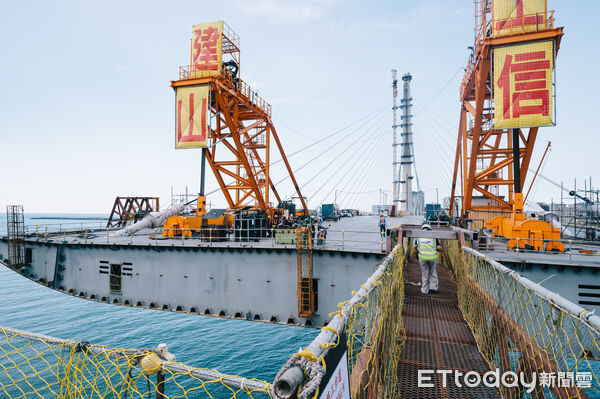 ▲▼淡江大橋9月16日合龍，明年5月12日通車。（圖／交通部提供）