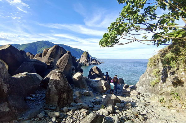 ▲▼台版淨土之濱美景「宜蘭東澳粉鳥林秘境」，蘇澳烏石鼻僻靜漁港。（圖／部落客WISELY提供）