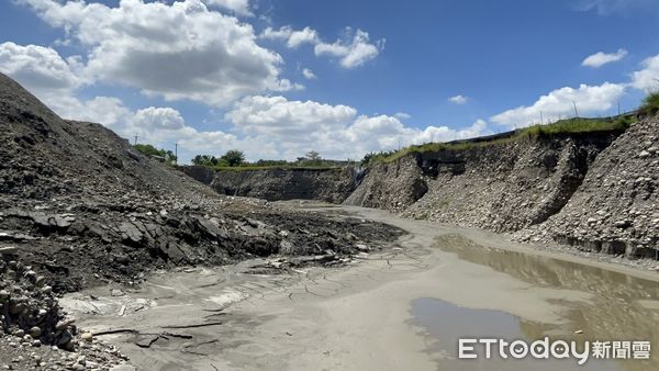 ▲▼高雄美濃大峽谷案，盜採砂石引發爭議。（圖／記者賴文萱翻攝）