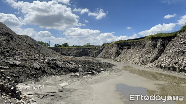 ▲▼高雄美濃大峽谷案，盜採砂石引發爭議。（圖／記者賴文萱翻攝）