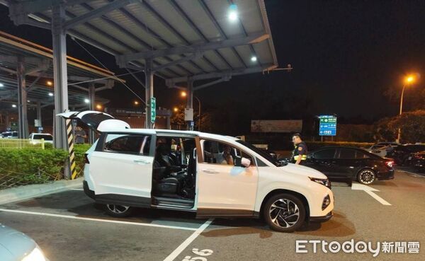 ▲▼ 一名林姓女子昨日晚間因未依規定停放車輛，大鬧雲林西螺服務區   。（圖／記者潘鳳威攝）