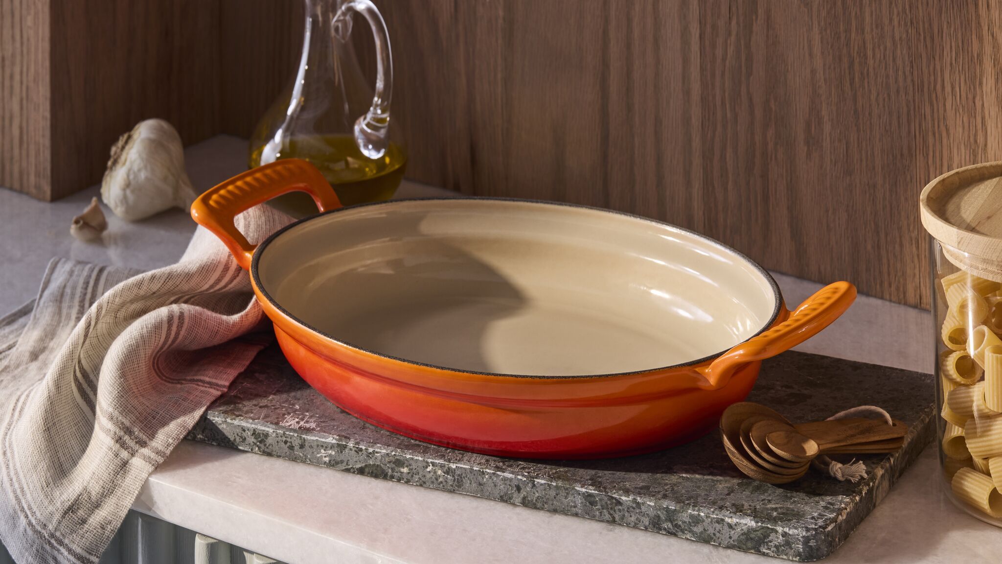 ▲LE CREUSET「Modern Heritage」系列、樂扣樂扣便當盒。（圖／各業者提供）