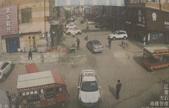 ▲▼少年無照撞死女行人，父親聽完賠償金額直接擺爛。（圖／翻攝微博）