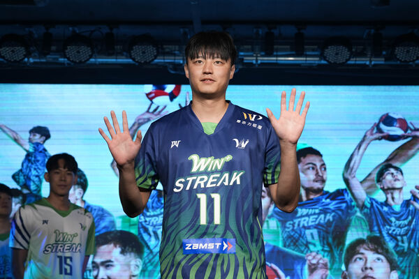 ▲台中連莊公布黃金陣容，包括「黃金左手」吳宗軒、2014 年亞運最佳舉球員、來自泰國的薩蘭迪。（圖／台中連莊提供）