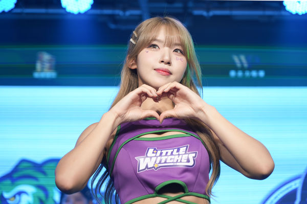 ▲台中連莊打造「Little Witches」小魔女啦啦隊，成員陳伊、金吉娜、廉世彬、高佳彬。（圖／台中連莊提供）