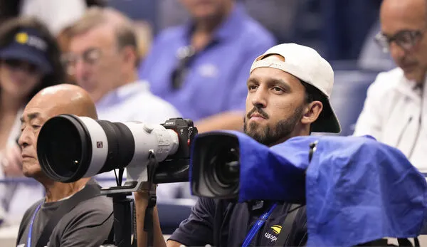 ▲休賽季客串美網攝影師的沙米特，與母隊紐約尼克簽下1年合約。（圖／達志影像／美聯社）