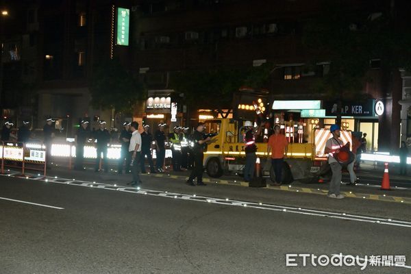 ▲▼   公館圓環13日晚撤除 。（圖／記者莊喬迪攝）