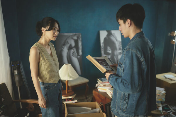 ▲林依晨與吳可熙在電影《失明》裡有許多精采對手戲。（圖／周子娛樂提供）