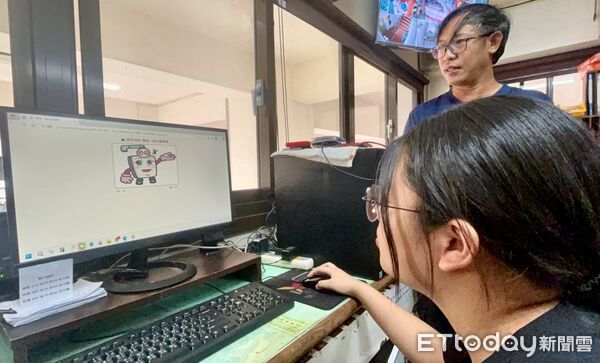 ▲南消二大隊麻豆消防分隊設計「擊退一氧化碳怪獸」遊戲，吸引大小朋友參與防災學習。（記者林東良翻攝，下同）