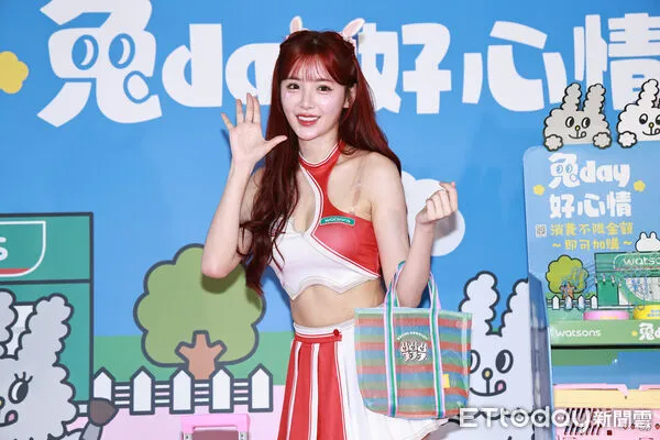 ▲▼  李恩菲 攜臺北戰神啦啦隊柳柳,闕闕 /化身屈臣氏-能量便利店店長- 李恩菲。（圖／記者黃克翔攝）