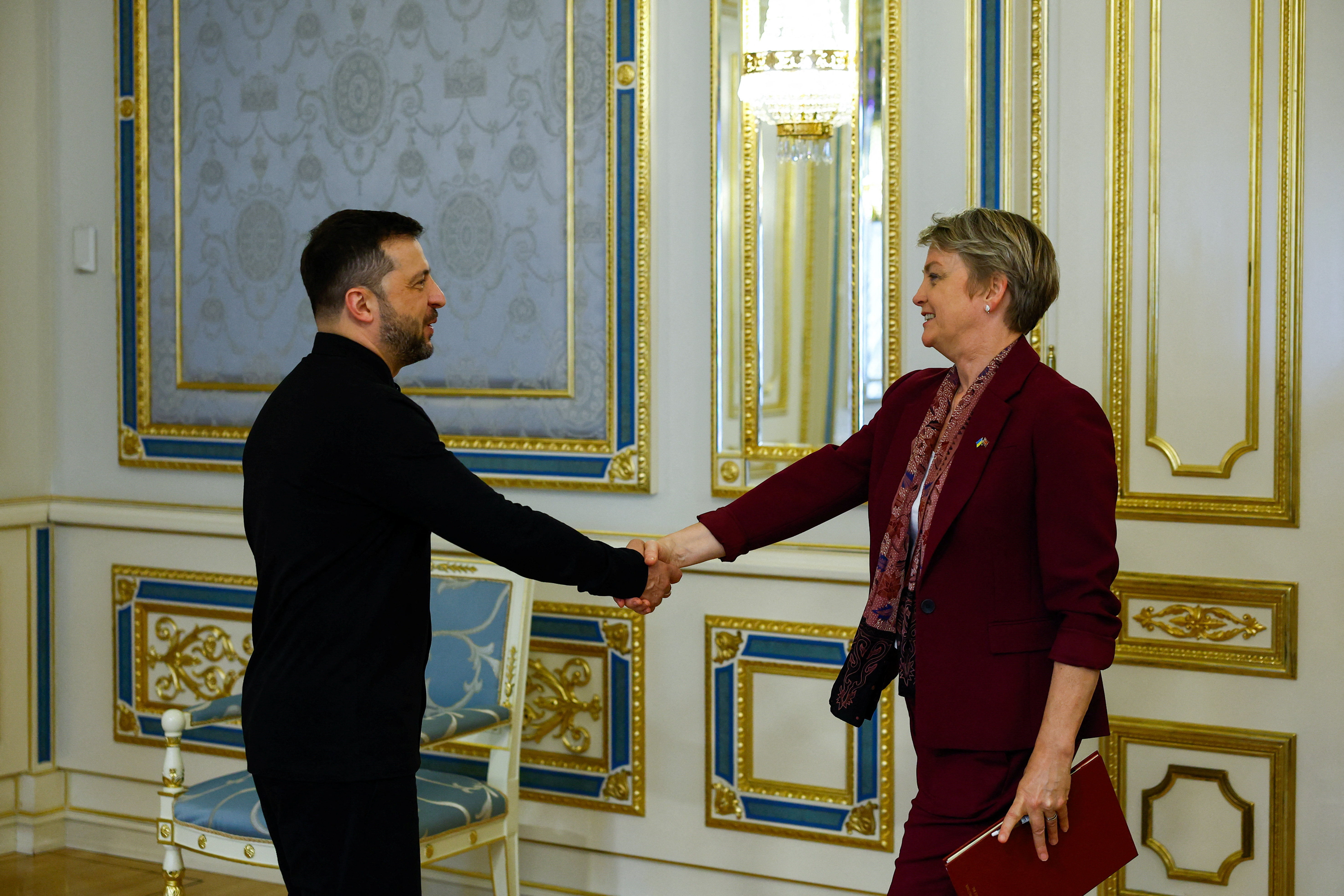 ▲▼英國新任外交大臣古柏（Yvette Cooper）出訪基輔，與澤倫斯基會晤。（圖／路透）