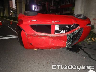 台中男「鬼切」左轉撞直行車！29歲女駕駛噴飛車外當場昏迷