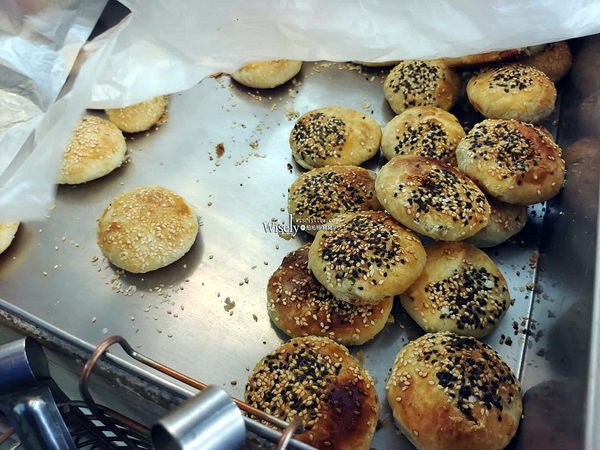 ▲▼台北景美美食「鴻珍中式早餐」，飯糰蔥燒餅鹹豆漿，無招牌只賣四小時。（圖／部落客WISELY提供）