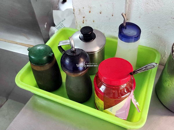 ▲▼台北景美美食「鴻珍中式早餐」，飯糰蔥燒餅鹹豆漿，無招牌只賣四小時。（圖／部落客WISELY提供）