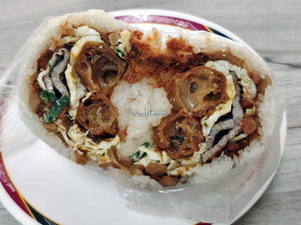 ▲▼台北景美美食「鴻珍中式早餐」，飯糰蔥燒餅鹹豆漿，無招牌只賣四小時。（圖／部落客WISELY提供）