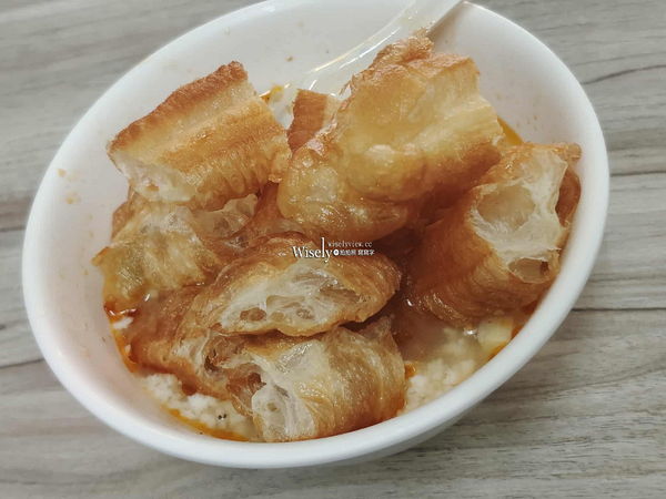 ▲▼台北景美美食「鴻珍中式早餐」，飯糰蔥燒餅鹹豆漿，無招牌只賣四小時。（圖／部落客WISELY提供）