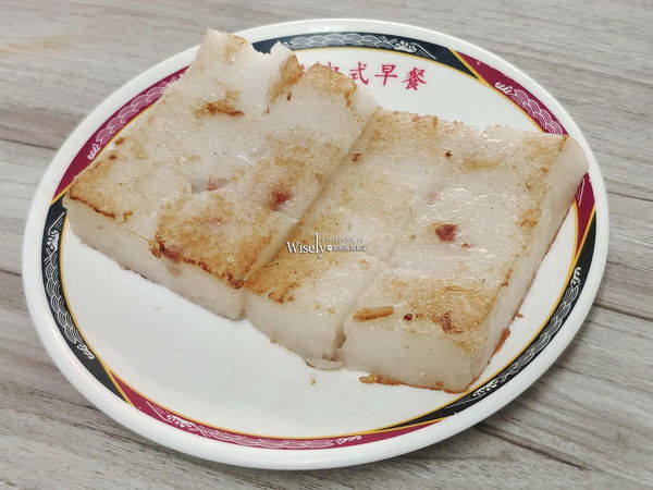 ▲▼台北景美美食「鴻珍中式早餐」，飯糰蔥燒餅鹹豆漿，無招牌只賣四小時。（圖／部落客WISELY提供）