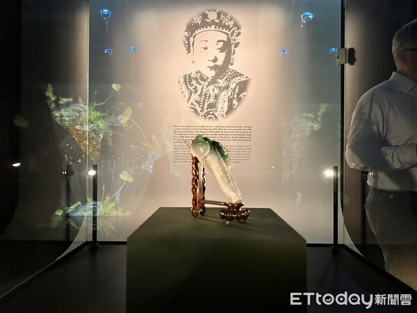 ▲▼國立故宮博物院首度前往「捷克國家博物館」舉行《故宮文物百選及其故事》特展，打破過往以歷史時間軸線的策展形式，而是透過當代視角呈現新的策展脈絡，讓觀眾在歷史文物中，找到與「生活連結」的共鳴。（圖／記者林育綾攝）