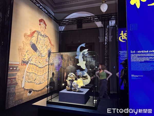▲▼國立故宮博物院首度前往「捷克國家博物館」舉行《故宮文物百選及其故事》特展，打破過往以歷史時間軸線的策展形式，而是透過當代視角呈現新的策展脈絡，讓觀眾在歷史文物中，找到與「生活連結」的共鳴。（圖／記者林育綾攝）