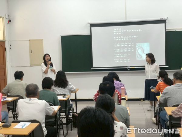 ▲王美霞老師在曾文願景園區講解《金剛經》，帶領學員體驗心靈自在之道。（記者林東良翻攝，下同）