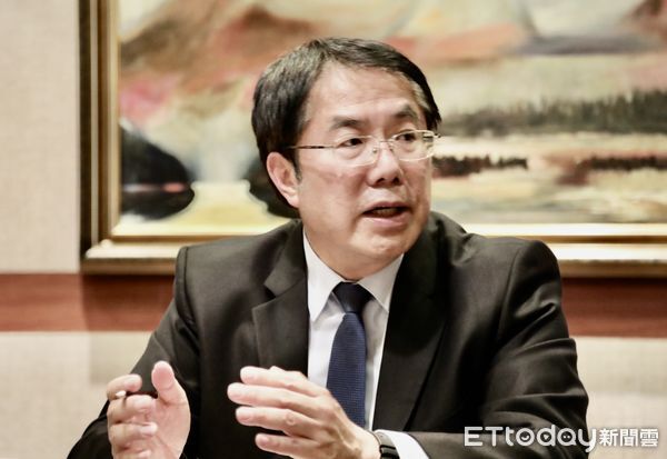 ▲台南市長黃偉哲出席行政院「財劃法及補助交流會議」，為南部財政權益發聲。（記者林東良翻攝，下同）