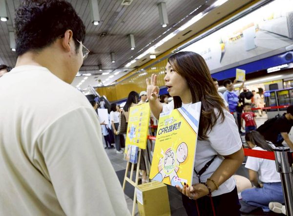 ▲▼「安妮怎麼了？」團隊攜手台北捷運舉辦《閃電CPR挑戰》。（圖／厚生基金會提供）