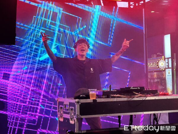 ▲▼湯與離婚後首露面。（圖／記者孟育民攝）