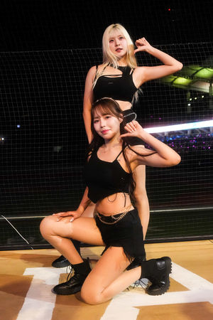 ▲女孩日首天賽後表演驚豔全場　侯芳、瑟七首度表演新單曲。（圖／統一獅提供）