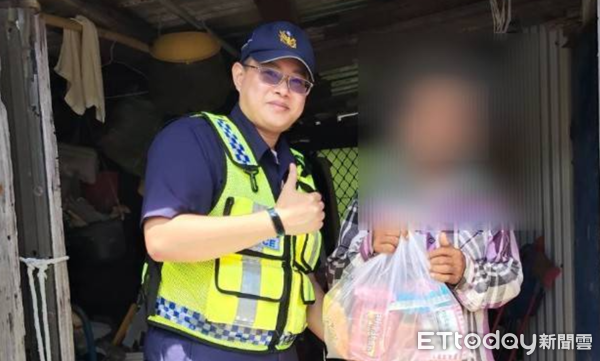▲恆春警方偕同廟寺助弱勢家庭。（圖／記者陳崑福翻攝）