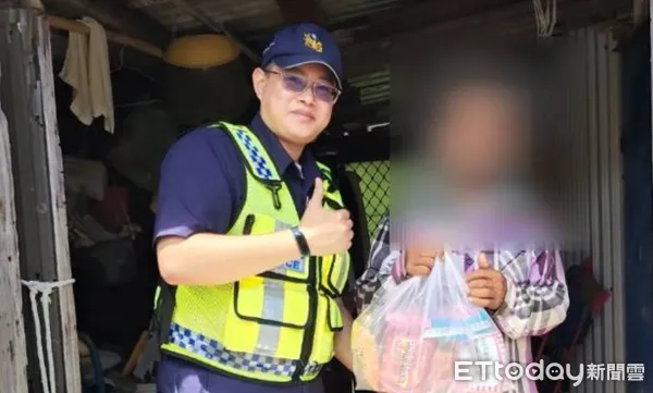 ▲恆春警方偕同廟寺助弱勢家庭。（圖／記者陳崑福翻攝）