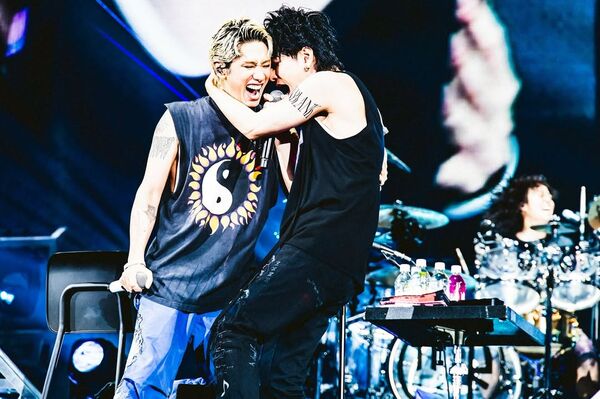 ▲▼佐藤健「TENBLANK」合體搖滾天團「ONE OK ROCK」。（圖／翻攝自IG／takeruxxsato）