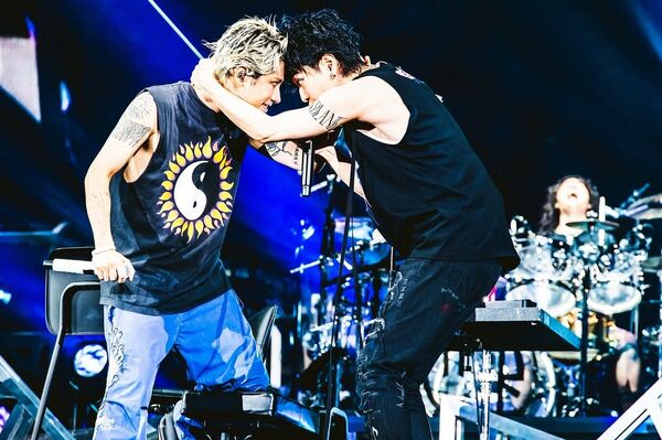 ▲▼佐藤健「TENBLANK」合體搖滾天團「ONE OK ROCK」。（圖／翻攝自IG／takeruxxsato）