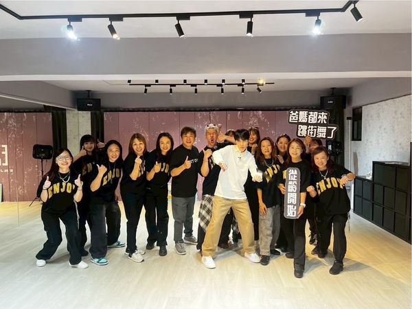 ▲▼蕭敬騰和胡瓜。（圖／下面一位提供）